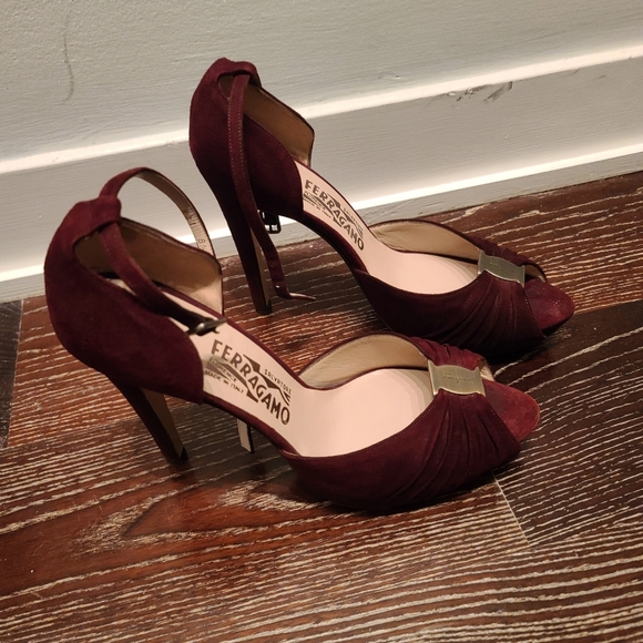 Salvatore Ferragamo Fragrance Acm Oxblood Suede Peep Toe Sandles Size 8.5 - Picture 1 of 9